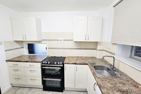 2 bedroom flat for sale, Coniston Court, Stonegrove, Edgware HA8
