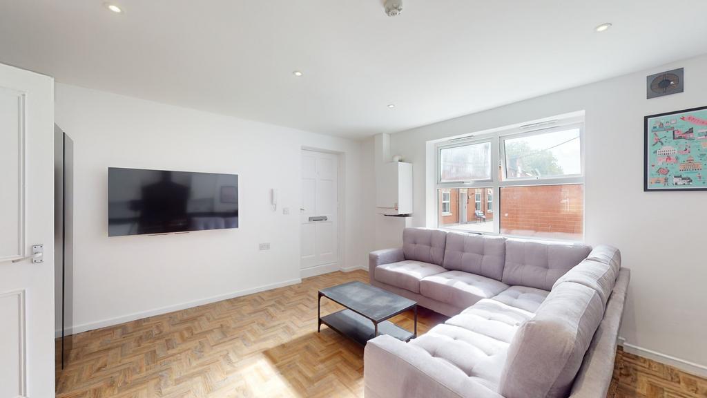 House in Nottingham - View 3