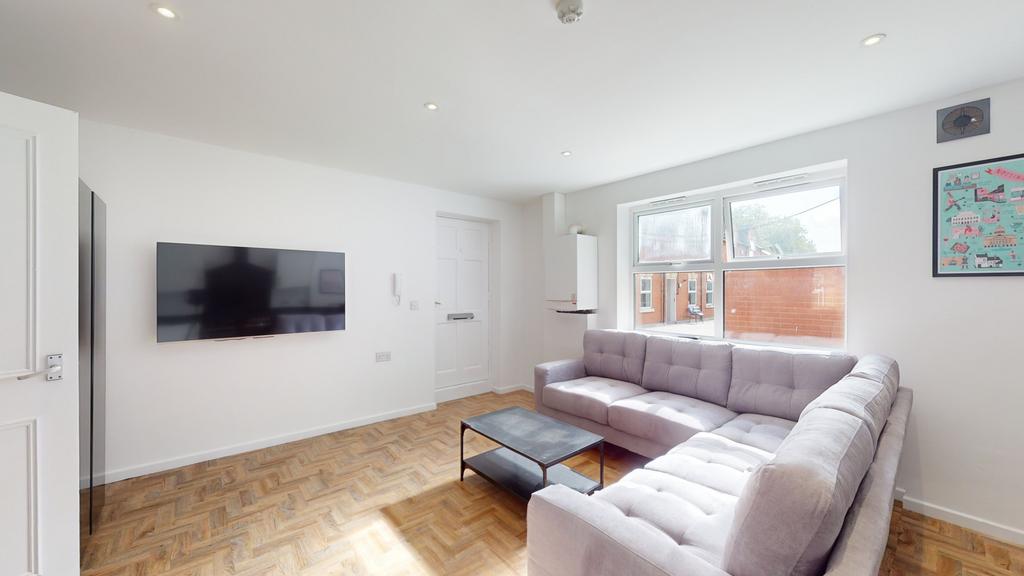 House in Nottingham - View 4