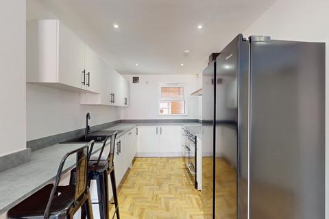 1 bedroom in a house share to rent, Lenton Boulevard, Nottingham NG7