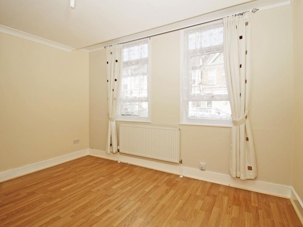 Apartment in Catford - View 5