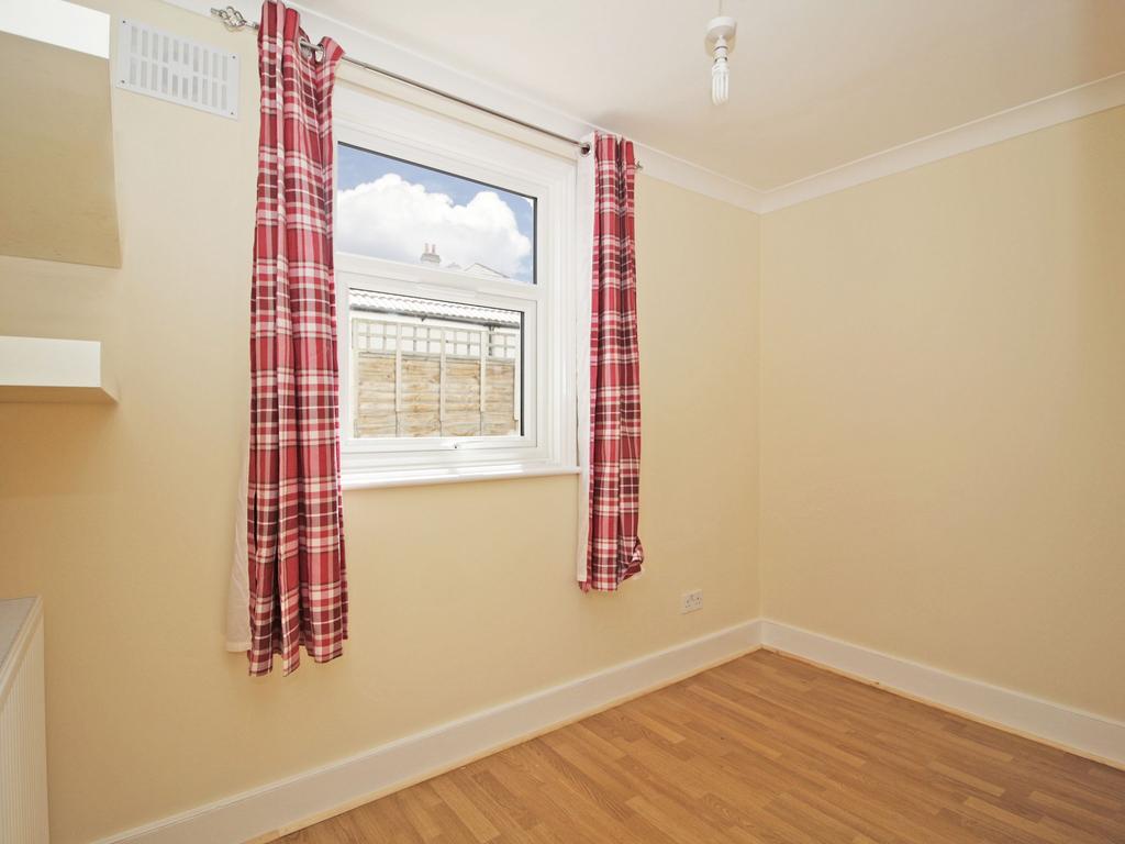 Apartment in Catford - More