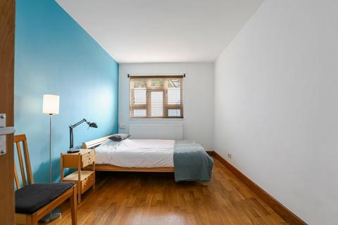 3 bedroom flat for sale, Gordon Grove, London, SE5