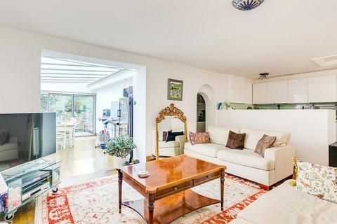 2 bedroom flat for sale, Brondesbury Villas, London NW6