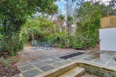 2 bedroom flat for sale, Brondesbury Villas, London NW6