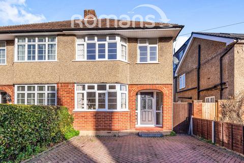 3 bedroom semi-detached house to rent, Bolton Road, Windsor, SL4