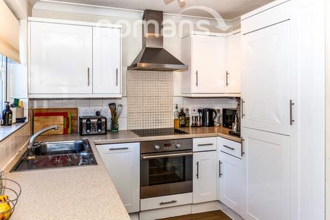 3 bedroom semi-detached house to rent, Bolton Road, Windsor, SL4