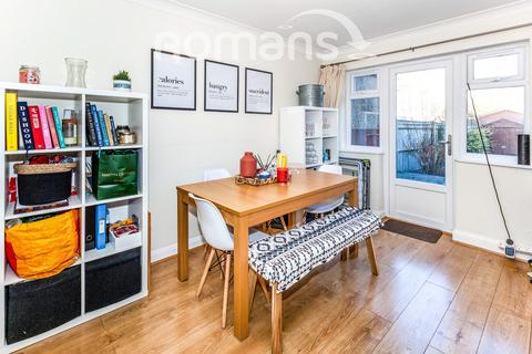 3 bedroom semi-detached house to rent, Bolton Road, Windsor, SL4