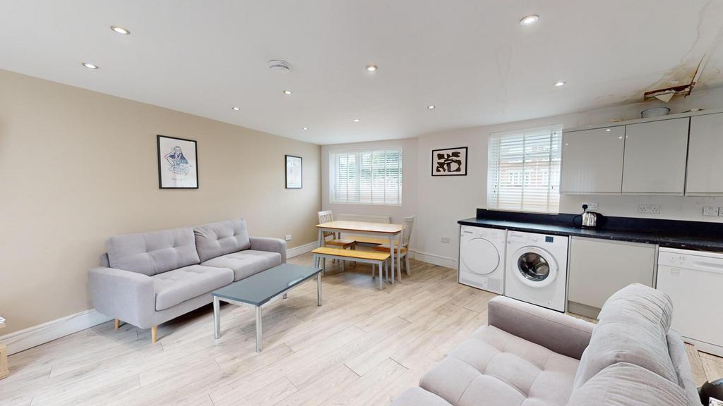 House in Nottingham - View 2