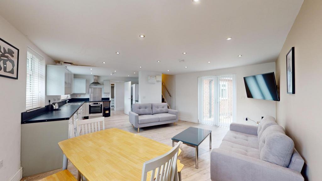 House in Nottingham - View 3