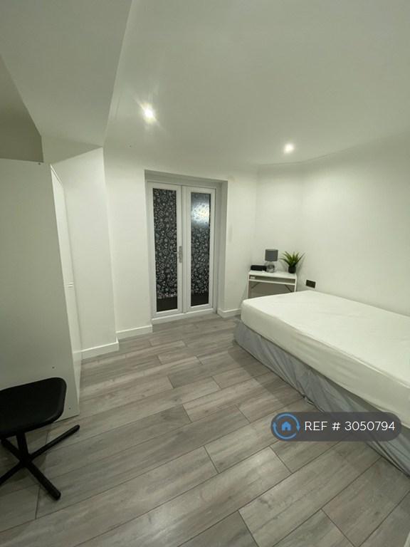 Apartment in London - View 2