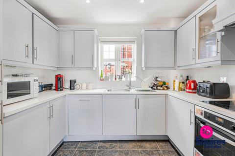 2 bedroom flat for sale, Langstone Way, London, NW7