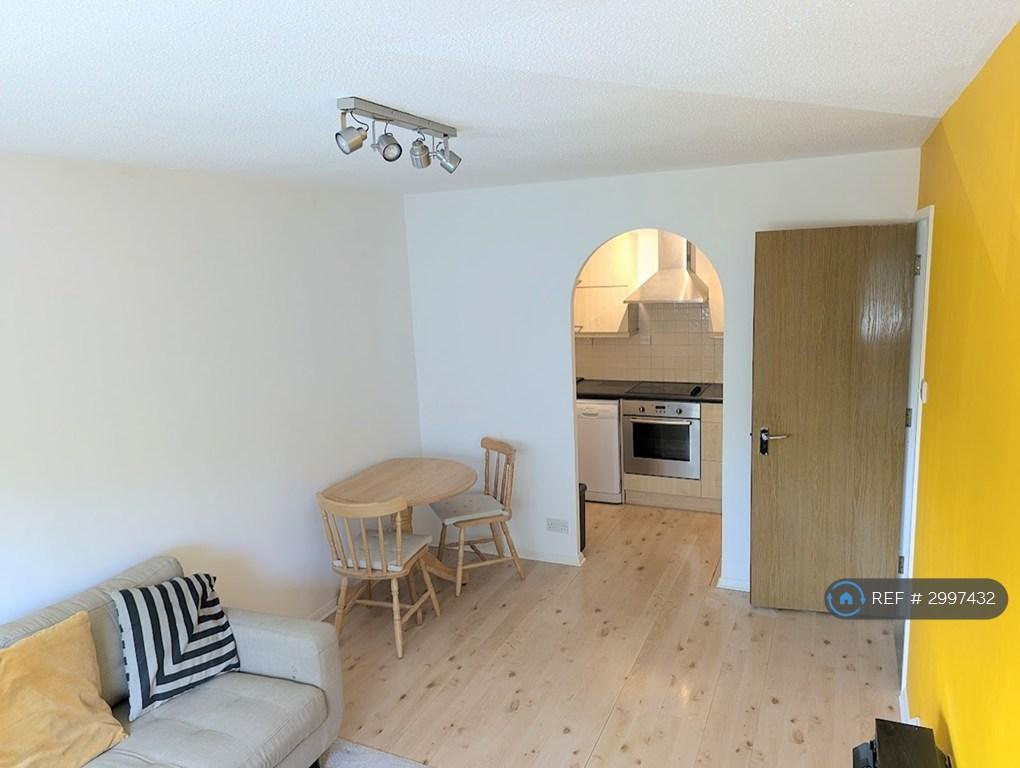 Apartment in London - View 5