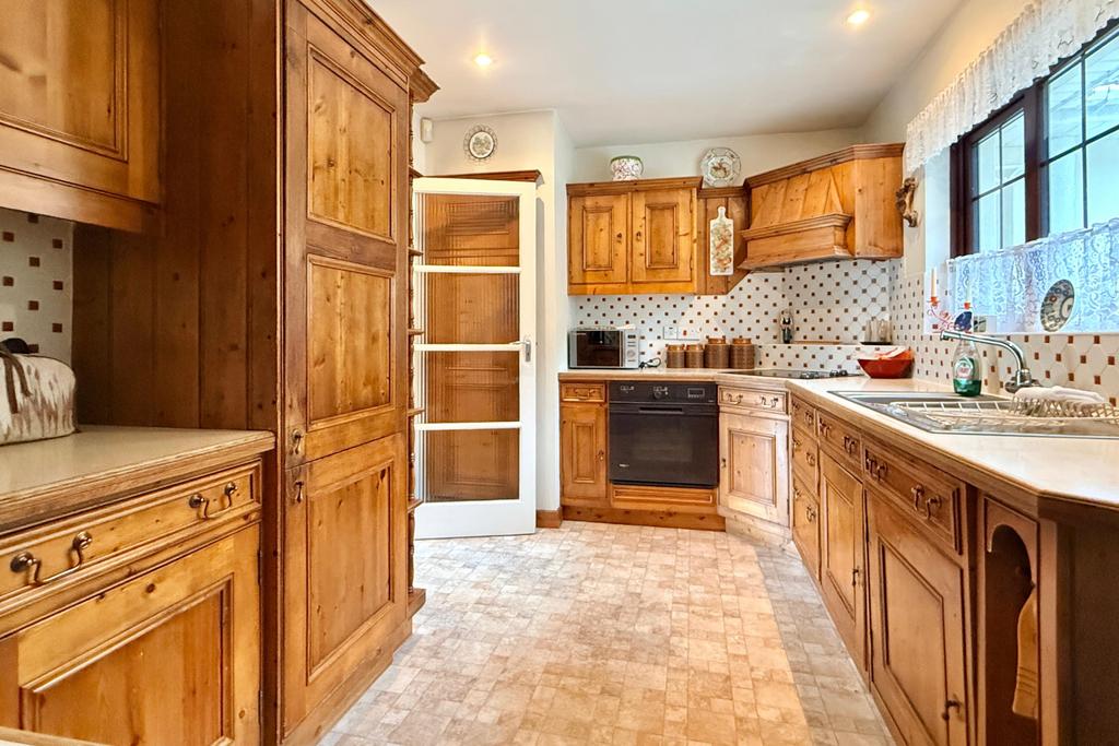 House in Ringwood - More