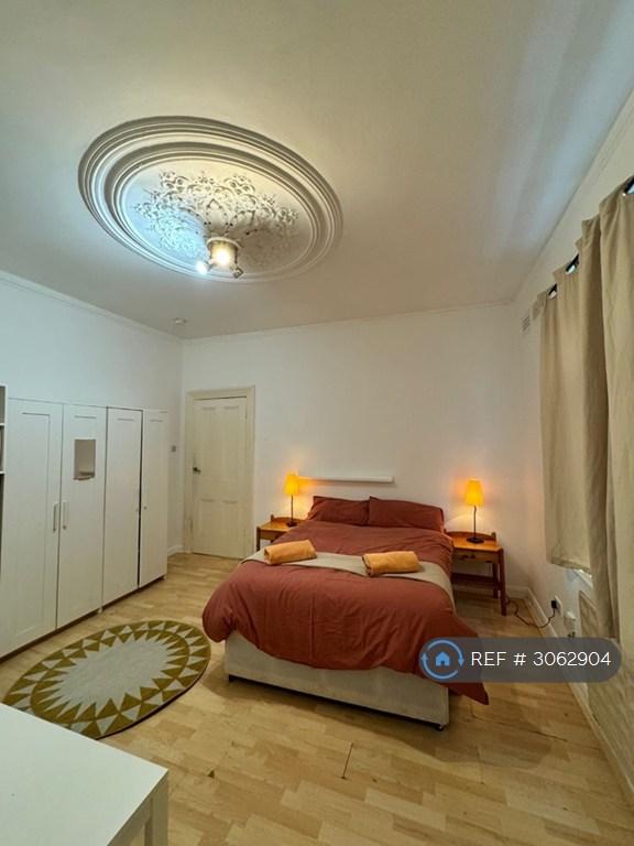 Apartment in London - View 2