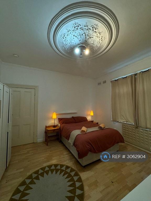 Apartment in London - More