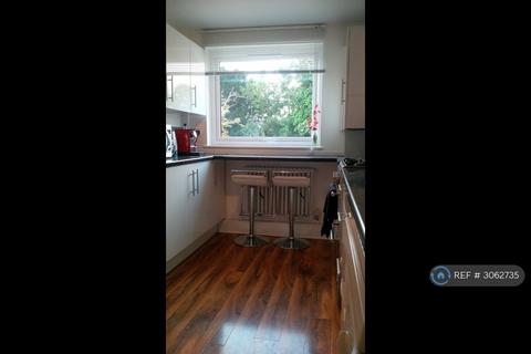 2 bedroom maisonette to rent, Singleton Close, London, SW17