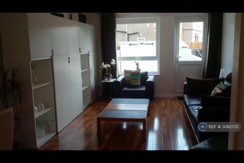 2 bedroom maisonette to rent, Singleton Close, London, SW17