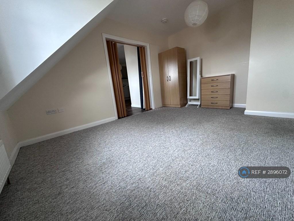 Apartment in Hounslow - View 3