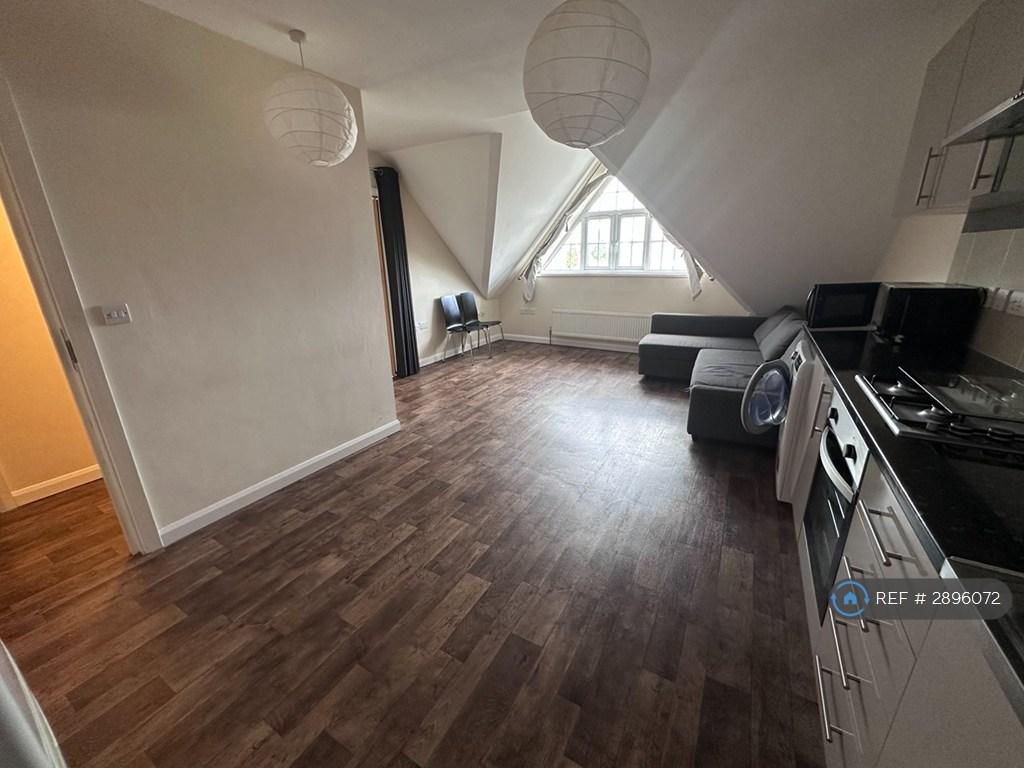 Apartment in Hounslow - View 5