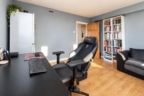 2 bedroom flat for sale, Slewins Close, Hornchurch, RM11