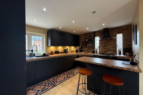 4 bedroom semi-detached house for sale, Oxford Road, Worksop S81
