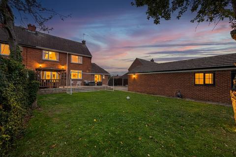 4 bedroom semi-detached house for sale, Oxford Road, Worksop S81