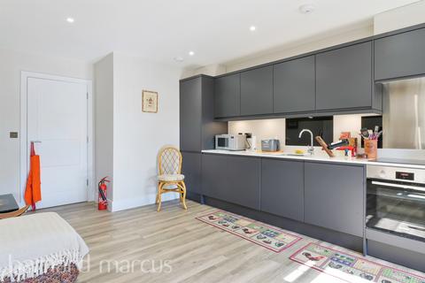 2 bedroom apartment for sale, Salisbury Road, Worcester Park