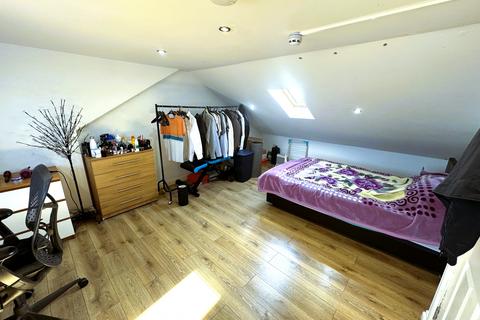 Studio to rent, Windsor Road, Ilford IG1