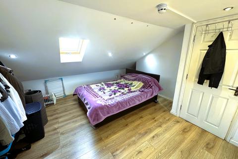 Studio to rent, Windsor Road, Ilford IG1