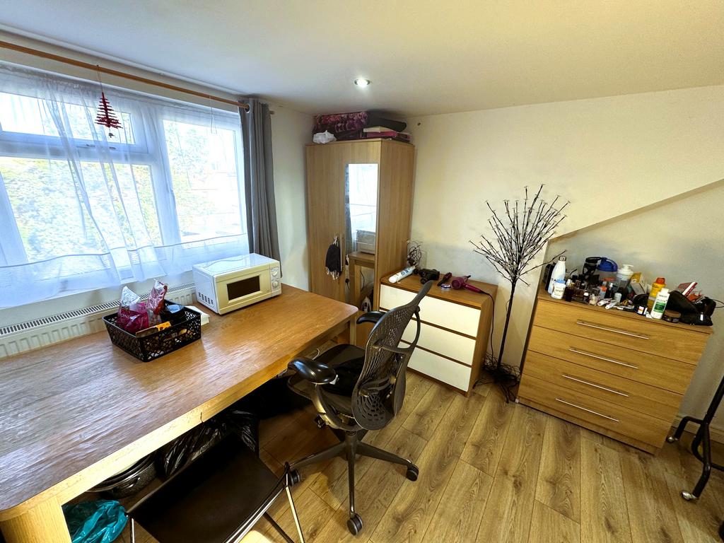 Apartment in Ilford - View 3