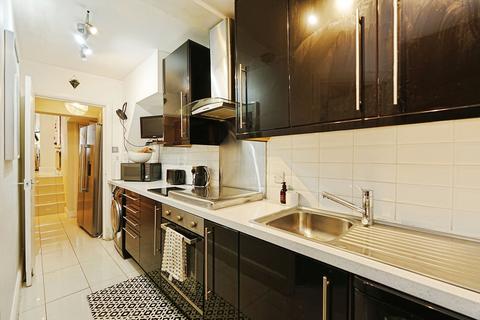 2 bedroom flat for sale, Manor Road, London, SE25