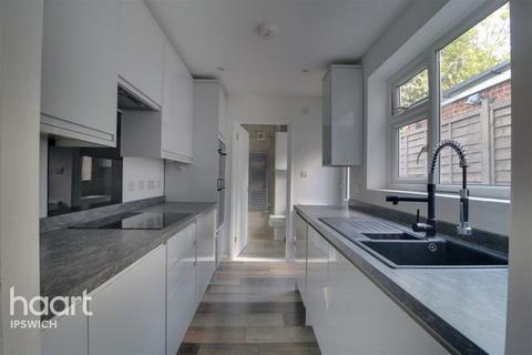 2 bedroom terraced house to rent, Sproughton Road, Ipswich