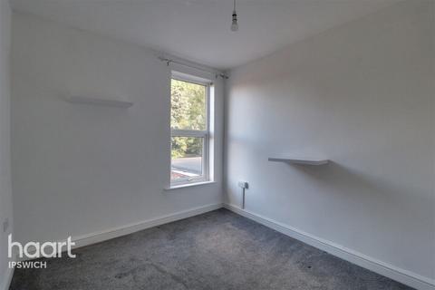 2 bedroom terraced house to rent, Sproughton Road, Ipswich