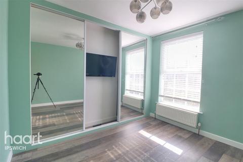 2 bedroom terraced house to rent, Sproughton Road, Ipswich