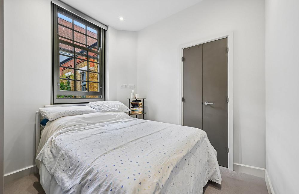 Apartment in London, Springfield Village - View 2