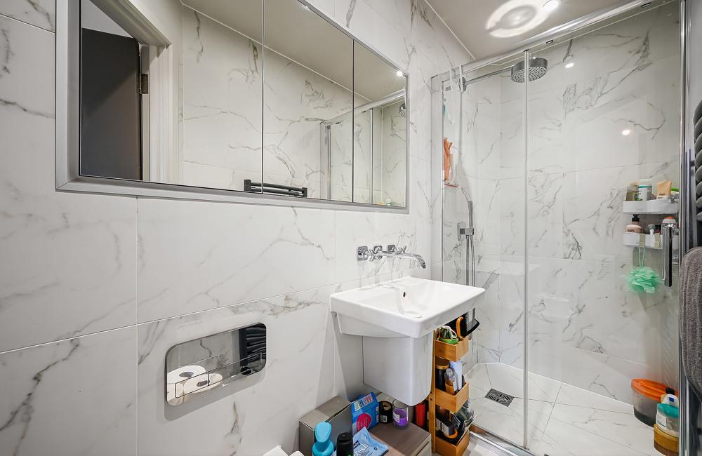 Apartment in London, Springfield Village - View 3
