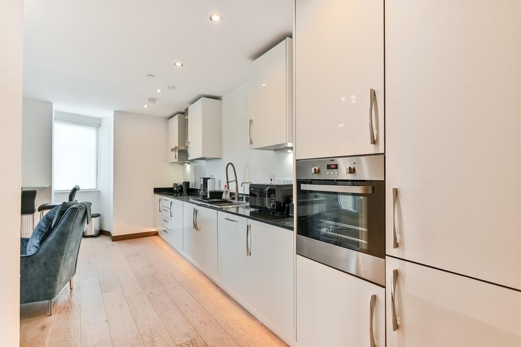 Apartment in Reading - View 3