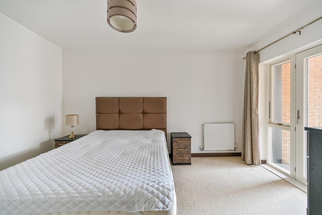 Apartment in Reading - View 4