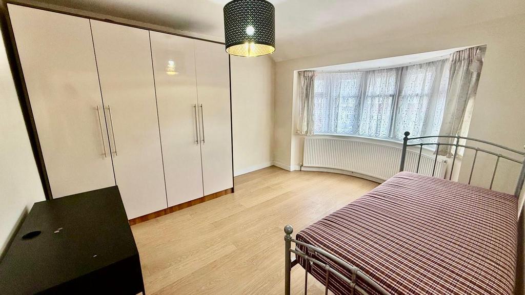 Apartment in Harrow - View 3