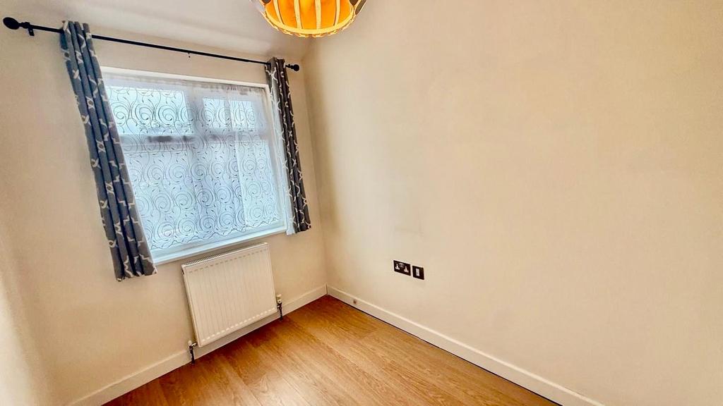 Apartment in Harrow - View 4