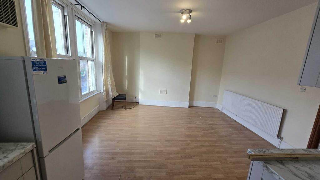 Apartment in London - View 5