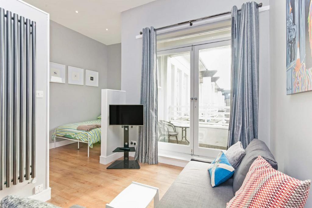 Apartment in Glasgow - View 2