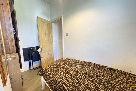 1 bedroom in a house share to rent, Broadfield Road, London, SE6