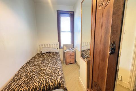 1 bedroom in a house share to rent, Broadfield Road, London, SE6