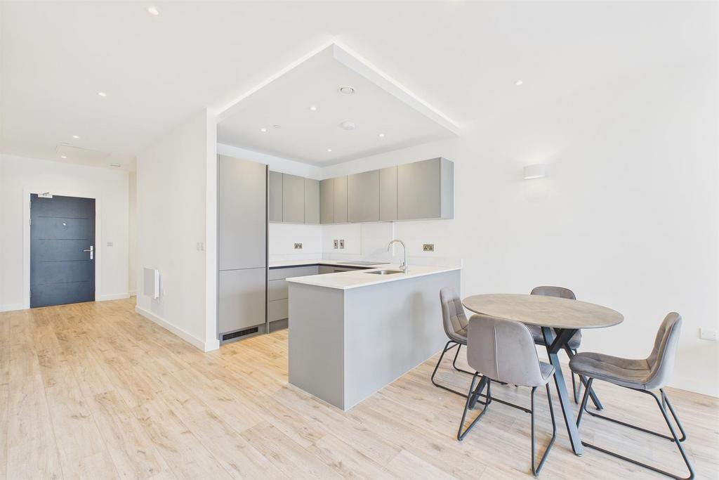Apartment in Uxbridge - View 3
