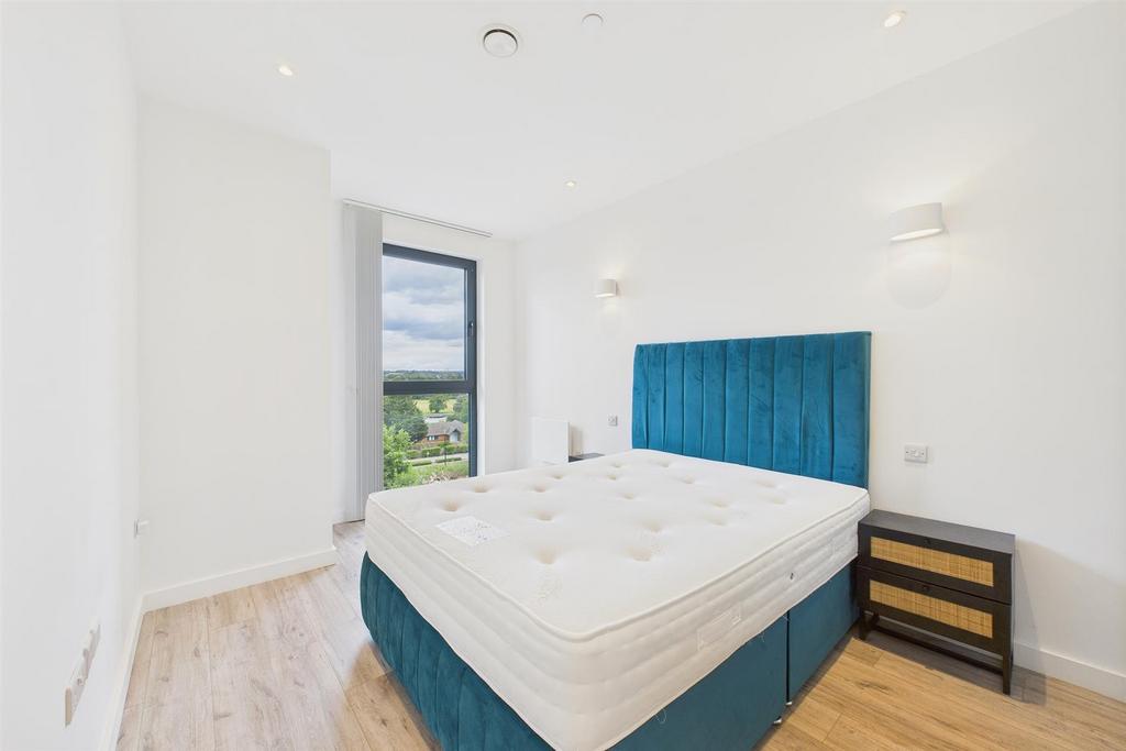 Apartment in Uxbridge - View 4
