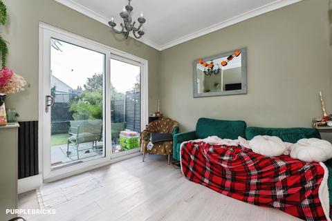 2 bedroom maisonette for sale, London Road, Gravesend, DA11