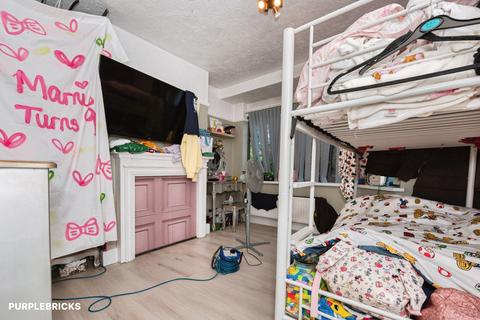 2 bedroom maisonette for sale, London Road, Gravesend, DA11