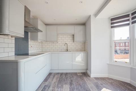2 bedroom apartment to rent, High Street Marlborough SN8